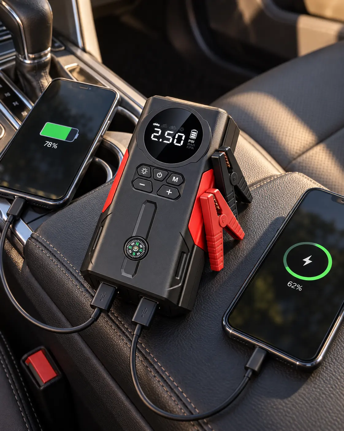 PowerGo 6 cargando dos teléfonos dentro del auto