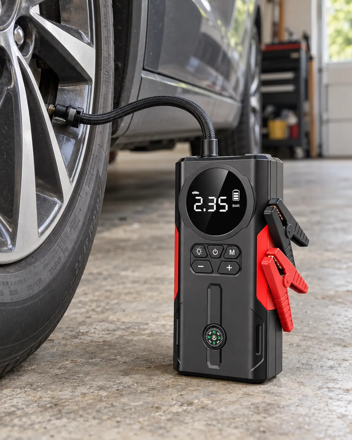 PowerGo 6 inflando un neumático en un garaje